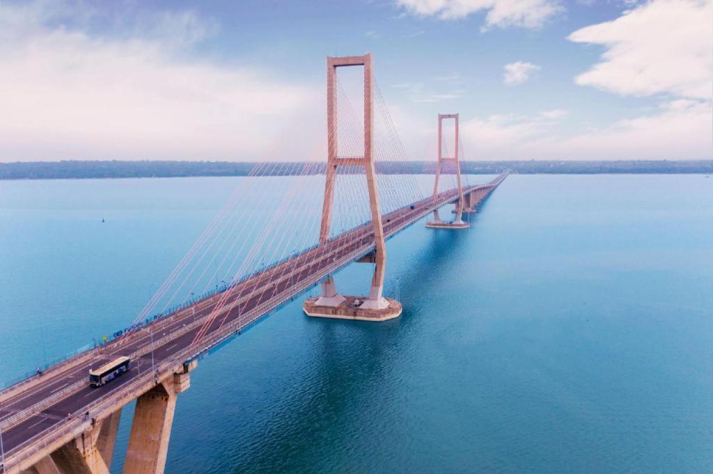 Graha Teras Syariah Ξενοδοχείο Σουραμπάγια Εξωτερικό φωτογραφία